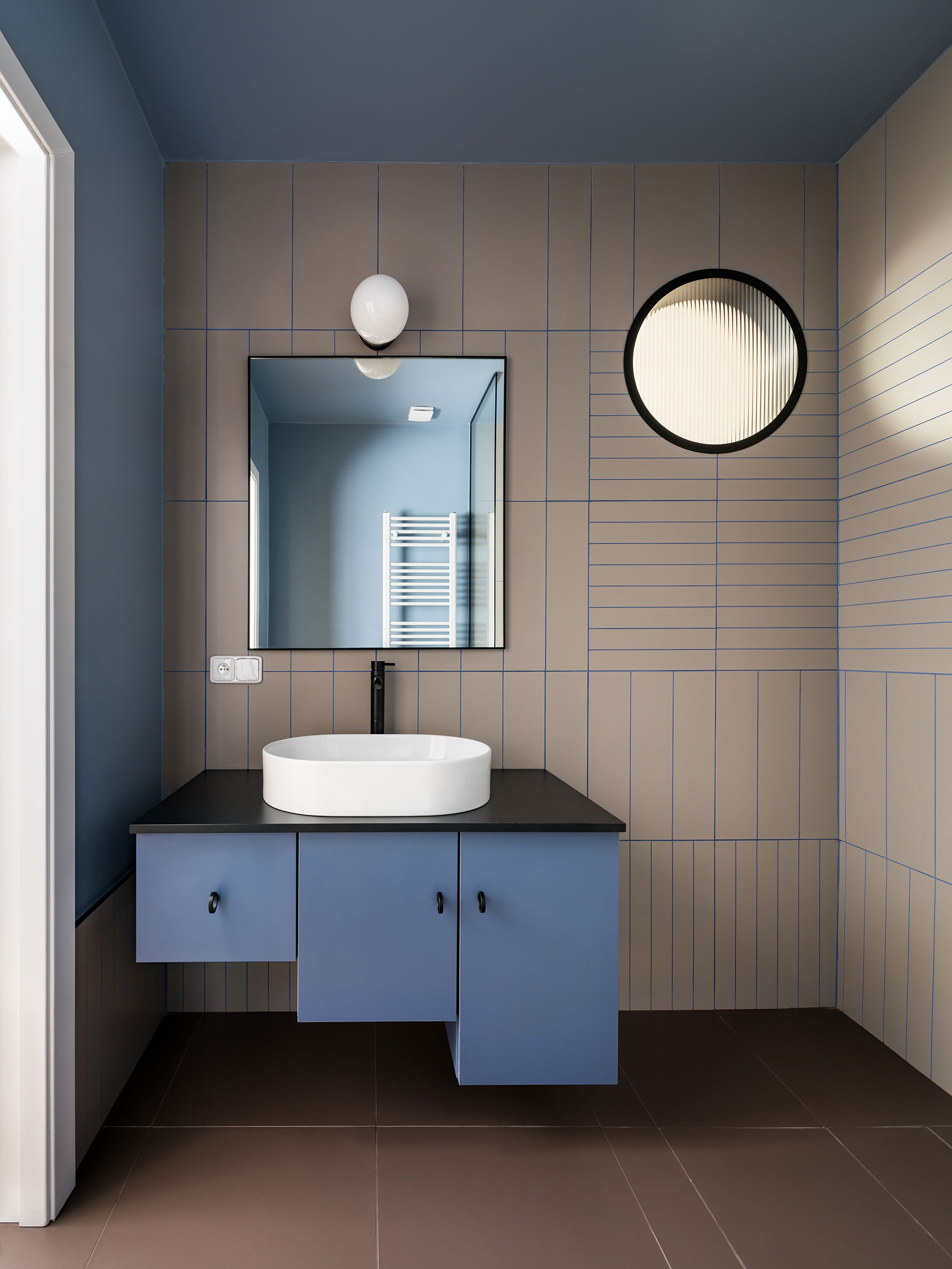 Stepped volume apartment