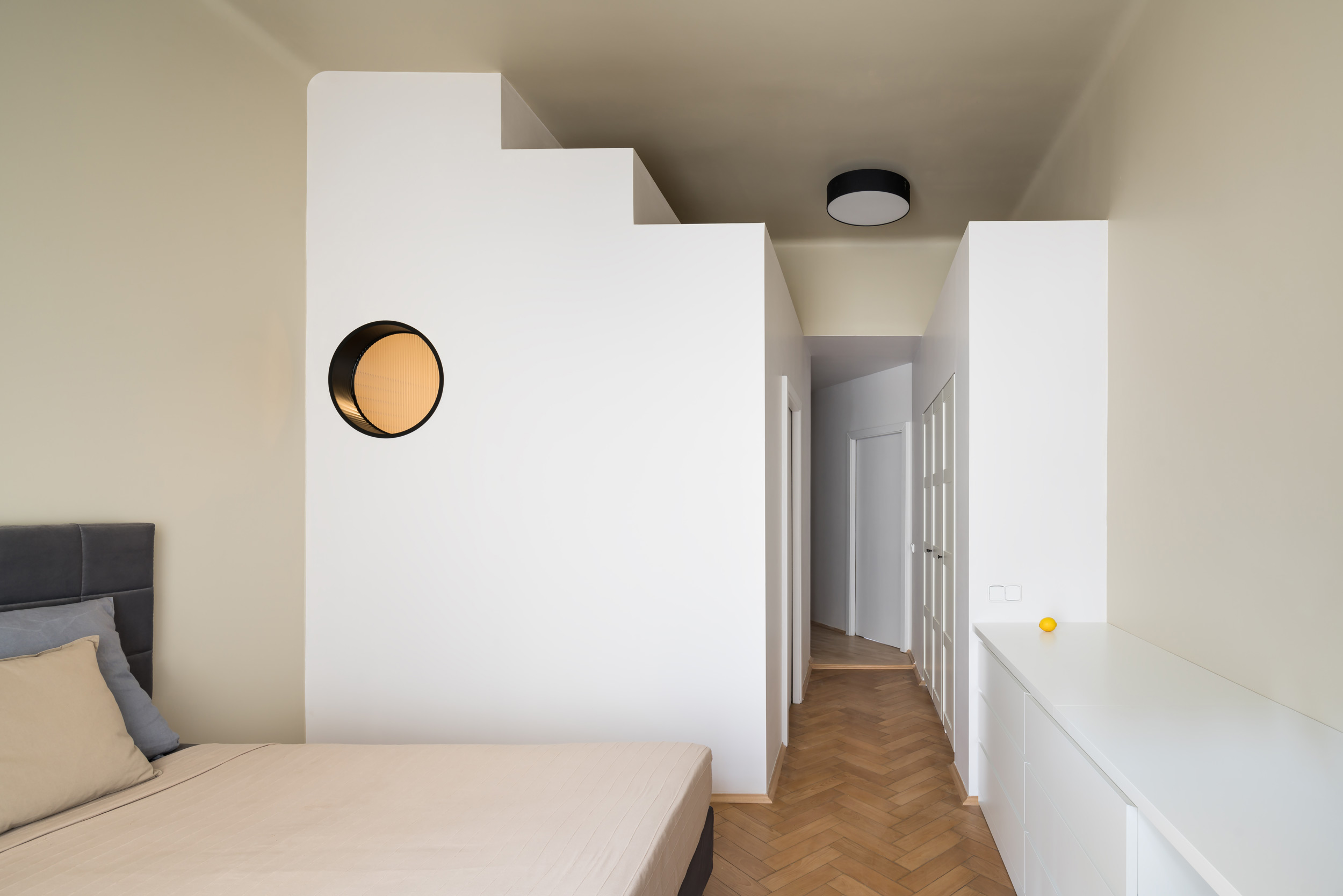 Stepped volume apartment