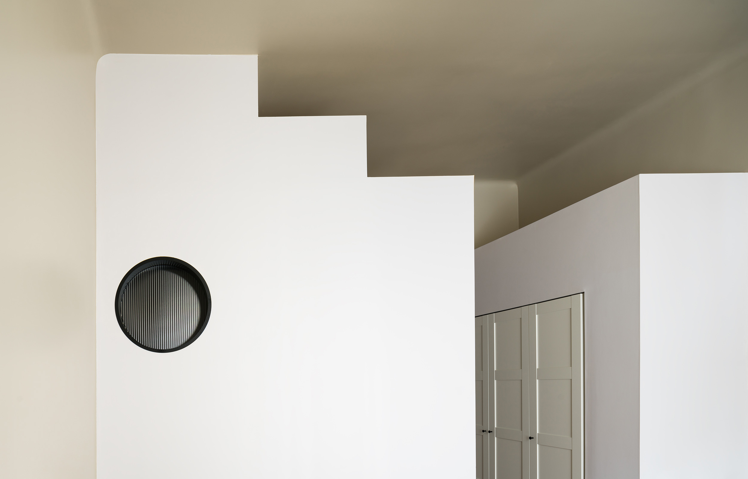 Stepped volume apartment